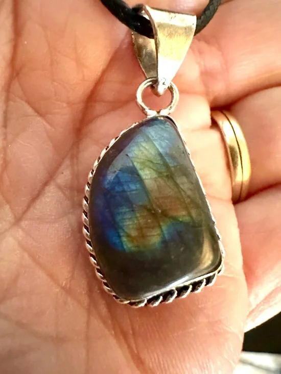 Labradorite Silver Plated Gemstone Pendant Necklace - Blue-Green Flash - Picture 2 of 8